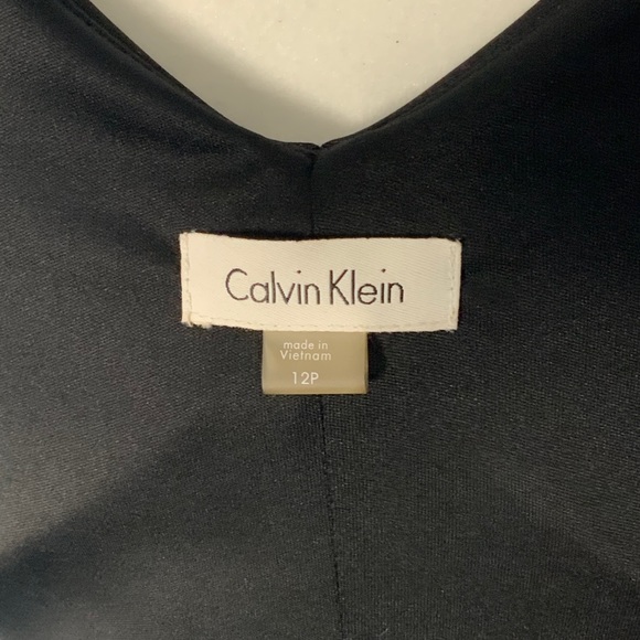 Sexy and sleek black dress - Picture 7 of 9